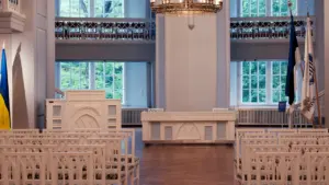 Tartu Ülikooli muuseumi pidulik aula, kus toimuvad sageli mälestusüritused ja konverentsid.