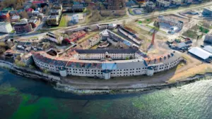 Tallinna Haigla tulevane asukoht ja uusarendus mere ääres õhust vaadatuna.