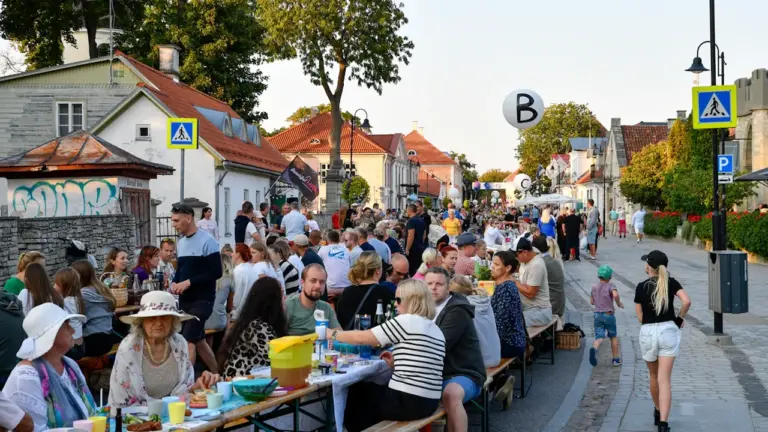 Häädemeeste pidupäeval vaheldusid päike ja vihm