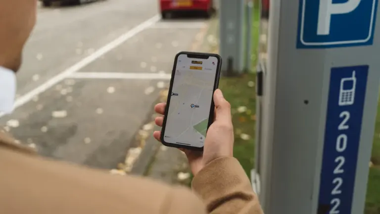 Tartu parkijad saavad parkimisluba vahetada mobiiliga