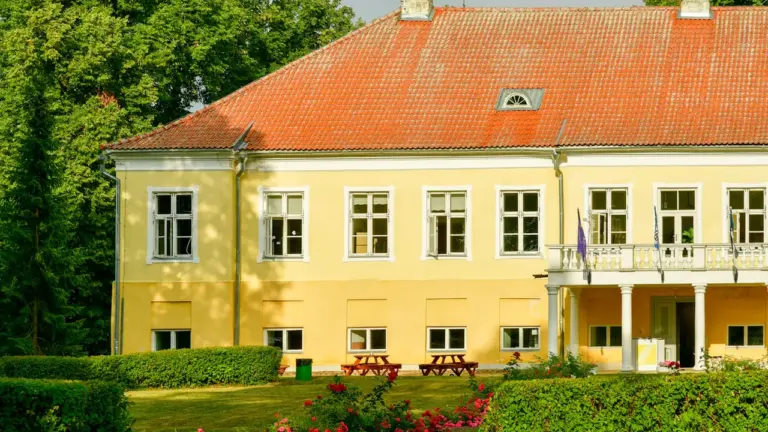 Tõstamaa mõisas ootab 22. augustil eriline giidituur ja teater